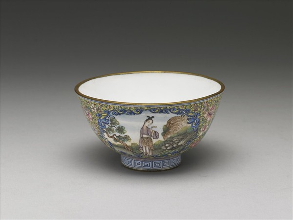 銅胎畫琺瑯黃地彩花開光人物圖碗