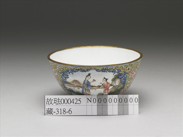 銅胎畫琺瑯黃地彩花開光人物圖碗