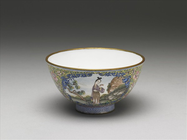 銅胎畫琺瑯黃地彩花開光人物圖碗