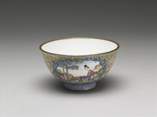 銅胎畫琺瑯黃地彩花開光人物圖碗