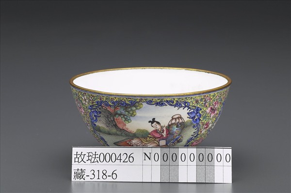 銅胎畫琺瑯黃地彩花開光人物圖碗