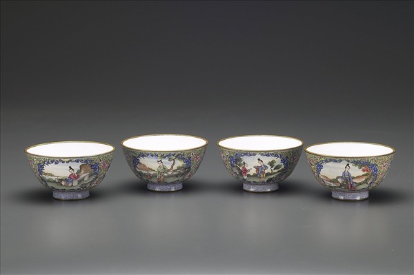 銅胎畫琺瑯黃地彩花開光人物圖碗