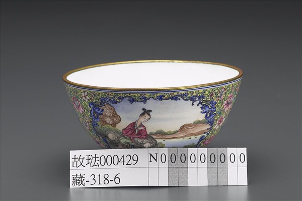 銅胎畫琺瑯黃地彩花開光人物圖碗