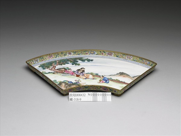 畫琺瑯五彩人物盤