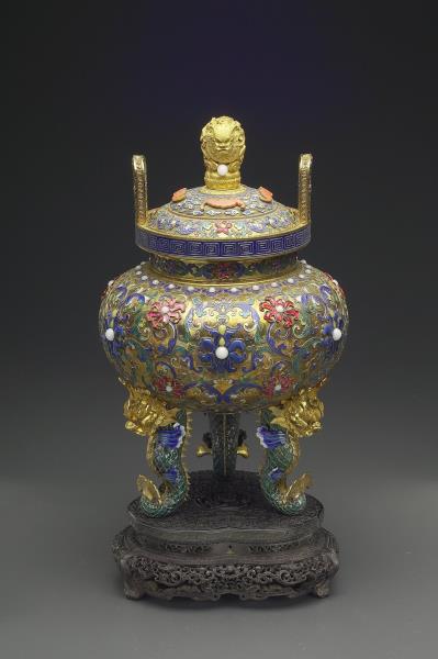 銅胎內填琺瑯三足鼎