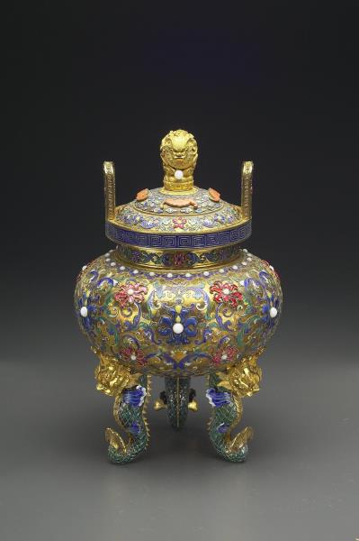 銅胎內填琺瑯三足鼎