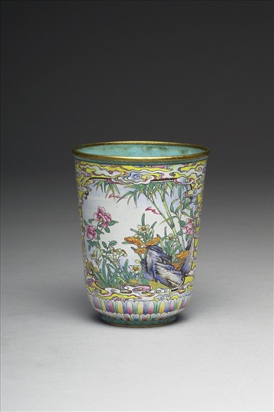 銅胎畫琺瑯靈芝花卉紋杯