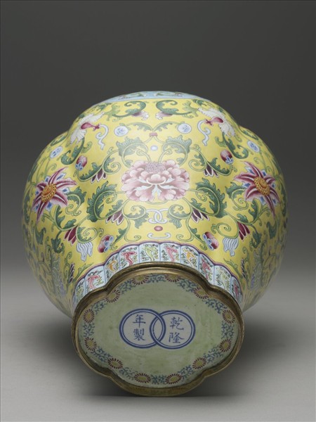 銅胎畫琺瑯海棠式蓋罐