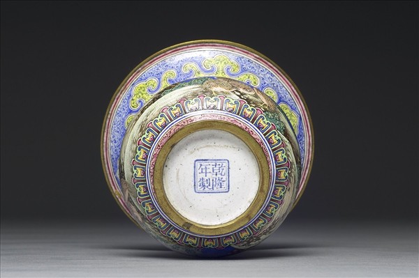 銅胎畫琺瑯渣斗