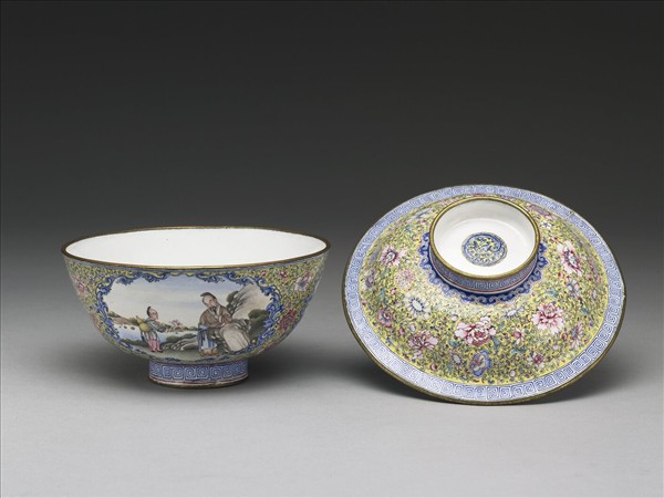 銅胎畫琺瑯黃地彩花開光人物圖蓋碗