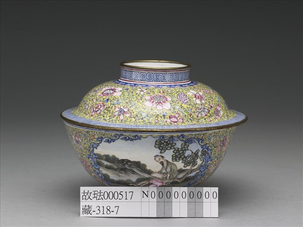 銅胎畫琺瑯黃地彩花開光人物圖蓋碗