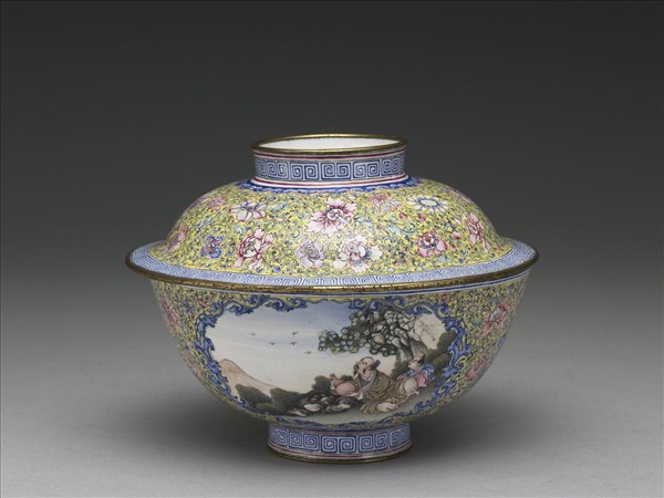 銅胎畫琺瑯黃地彩花開光人物圖蓋碗