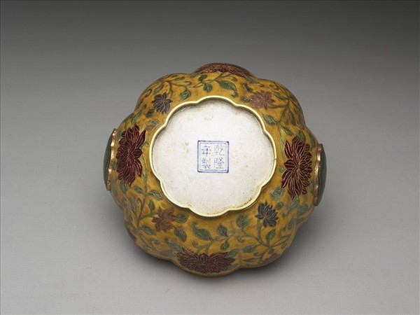 金胎內填琺瑯花籃