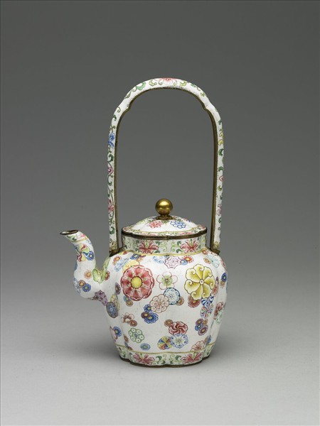 銅胎畫琺瑯皮球花紋提梁壺