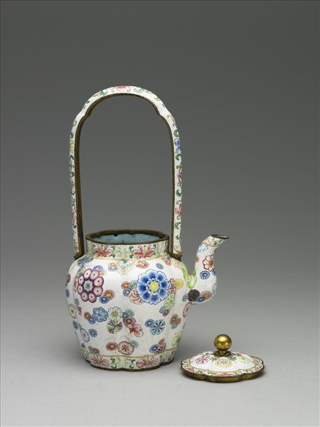 銅胎畫琺瑯皮球花紋提梁壺