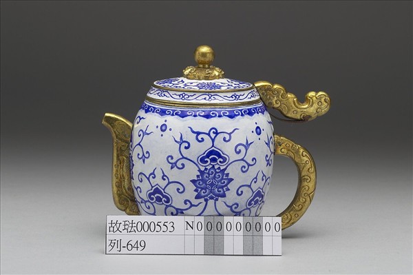 銅胎畫琺瑯白地藍花執壺