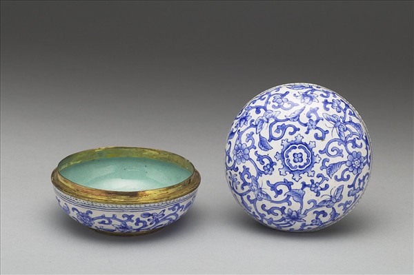 銅胎畫琺瑯白地藍花圓盒