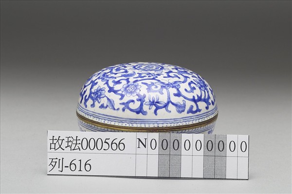 銅胎畫琺瑯白地藍花圓盒