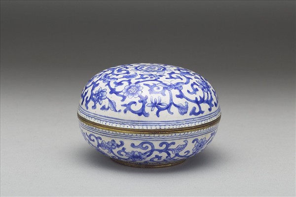 銅胎畫琺瑯白地藍花圓盒