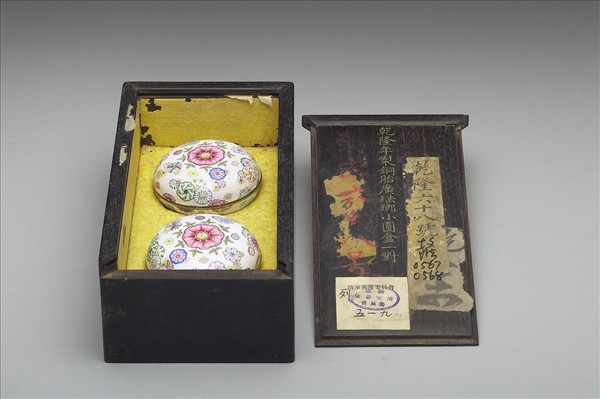 銅胎畫琺瑯白地彩花圓盒