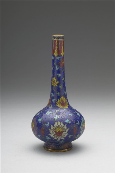 掐絲琺瑯纏枝番蓮紋膽瓶