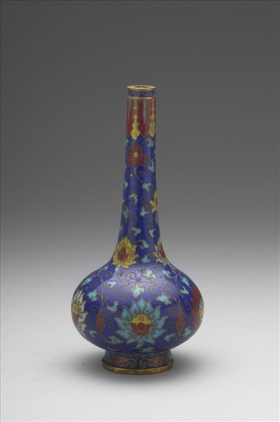 掐絲琺瑯纏枝番蓮紋膽瓶