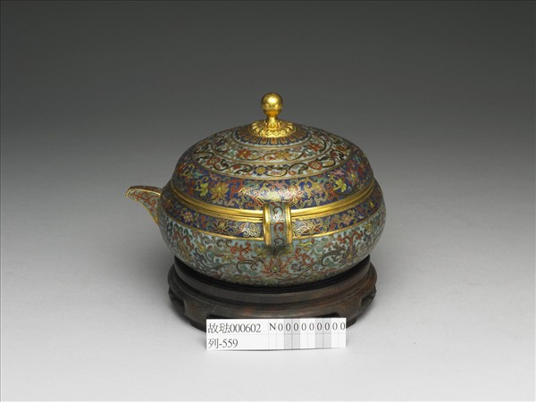 掐絲琺瑯轉枝番蓮紋扁壺