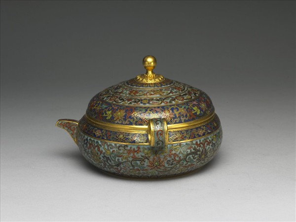 掐絲琺瑯轉枝番蓮紋扁壺