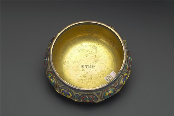 掐絲琺瑯蓮瓣式爐