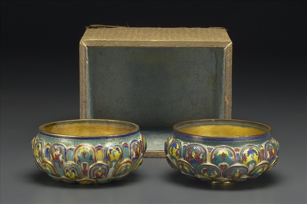 掐絲琺瑯蓮瓣式爐