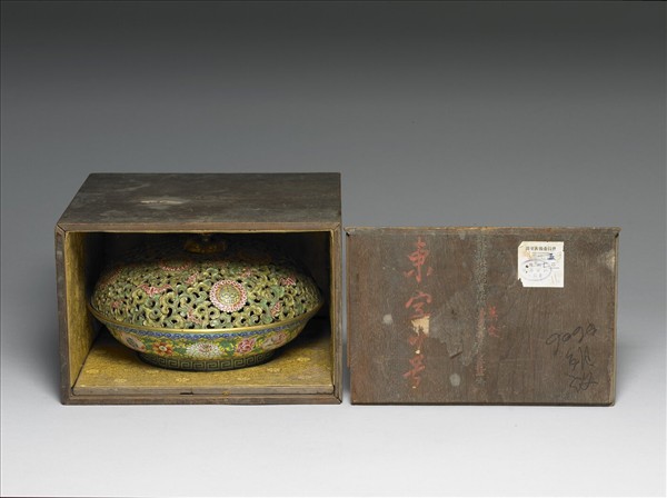 銅胎畫琺瑯黃地果盒