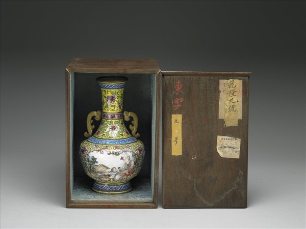 銅胎畫琺瑯帶耳長頸瓶