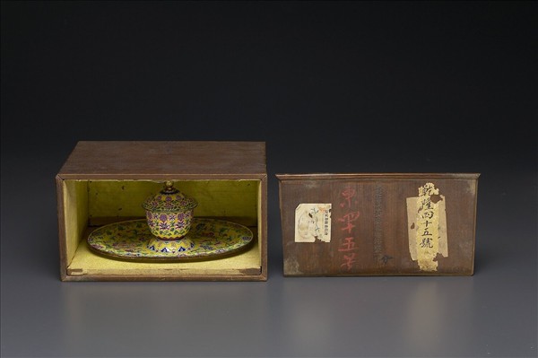 銅胎畫琺瑯花卉團壽紋蓋杯