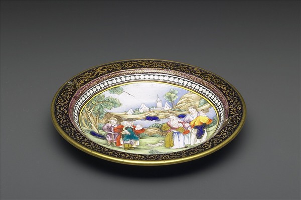 銅胎畫琺瑯西洋人物圖碟