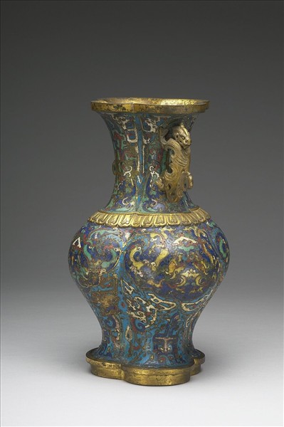 掐絲琺瑯海棠式雙耳瓶