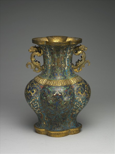 掐絲琺瑯海棠式雙耳瓶