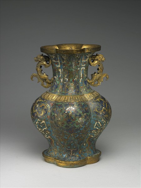 掐絲琺瑯海棠式雙耳瓶