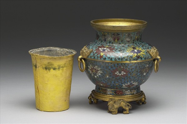 掐絲琺瑯帶三環尊式瓶