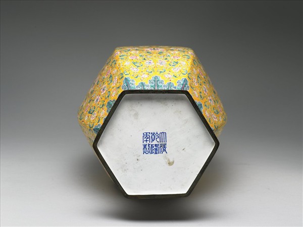 銅胎畫琺瑯六角瓶