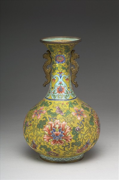 銅胎畫琺瑯黃地花卉長頸瓶