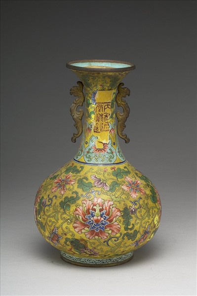 銅胎畫琺瑯黃地花卉長頸瓶
