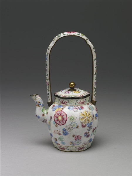 銅胎畫琺瑯皮球花紋提梁壺