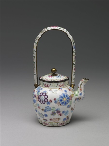 銅胎畫琺瑯皮球花紋提梁壺