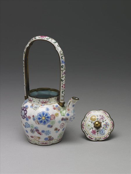 銅胎畫琺瑯皮球花紋提梁壺