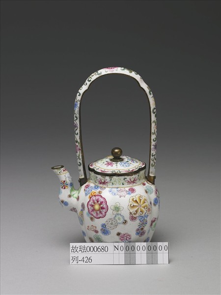 銅胎畫琺瑯皮球花紋提梁壺