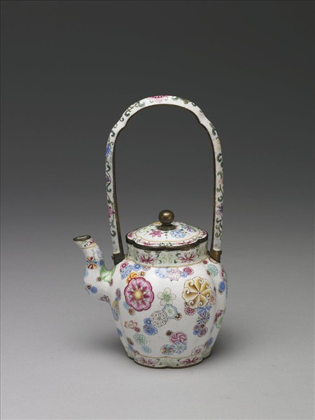 銅胎畫琺瑯皮球花紋提梁壺