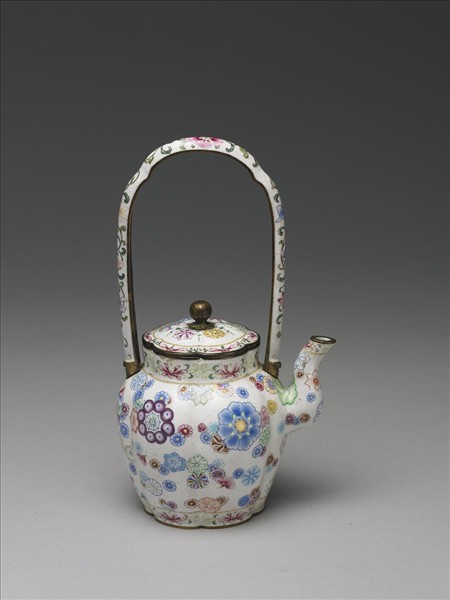 銅胎畫琺瑯皮球花紋提梁壺