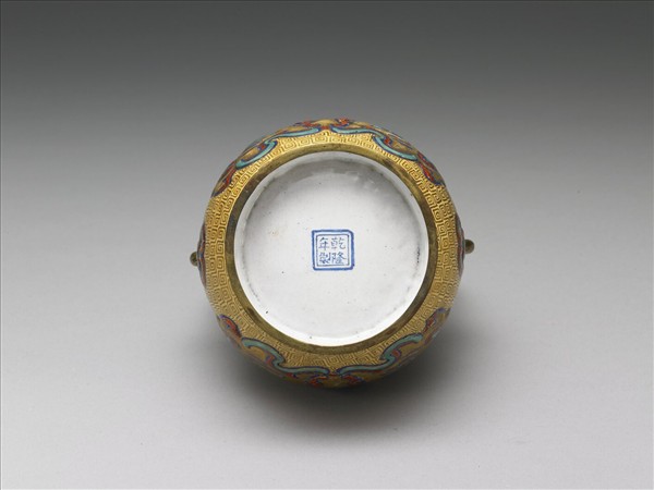 銅胎畫琺瑯提梁卣