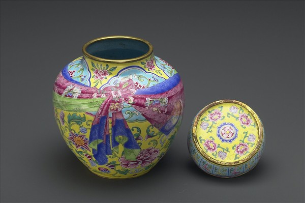 銅胎畫琺瑯包袱紋蓋罐