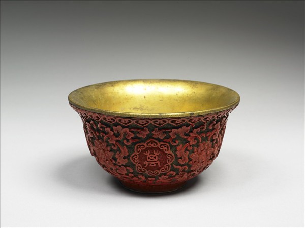 剔紅萬歲長春番蓮紋碗